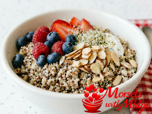 Quinoa Breakfast Bowl with Berries and Almonds
